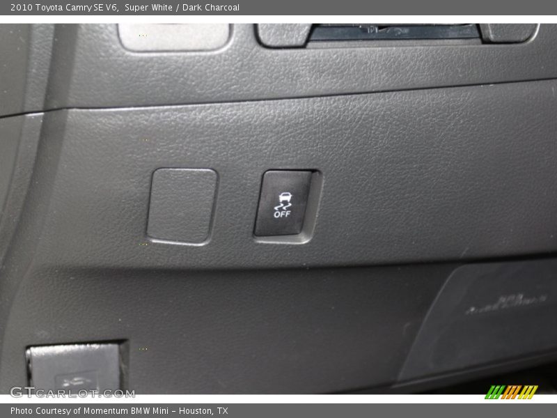 Super White / Dark Charcoal 2010 Toyota Camry SE V6