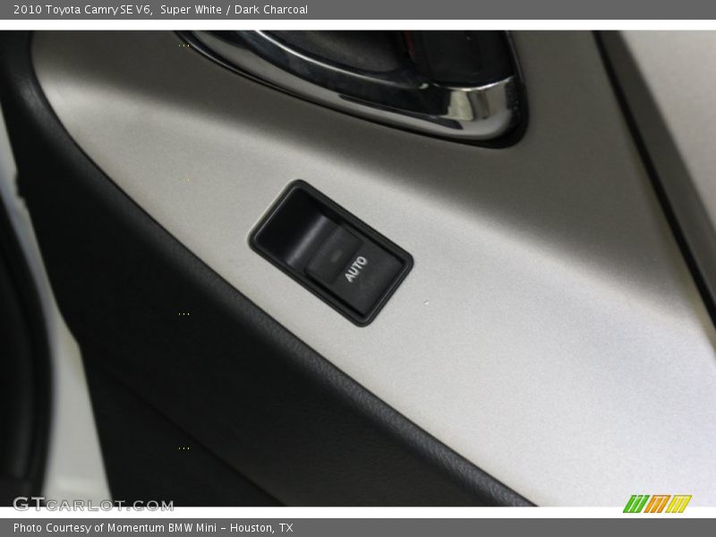 Super White / Dark Charcoal 2010 Toyota Camry SE V6