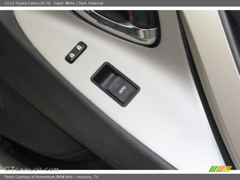 Super White / Dark Charcoal 2010 Toyota Camry SE V6