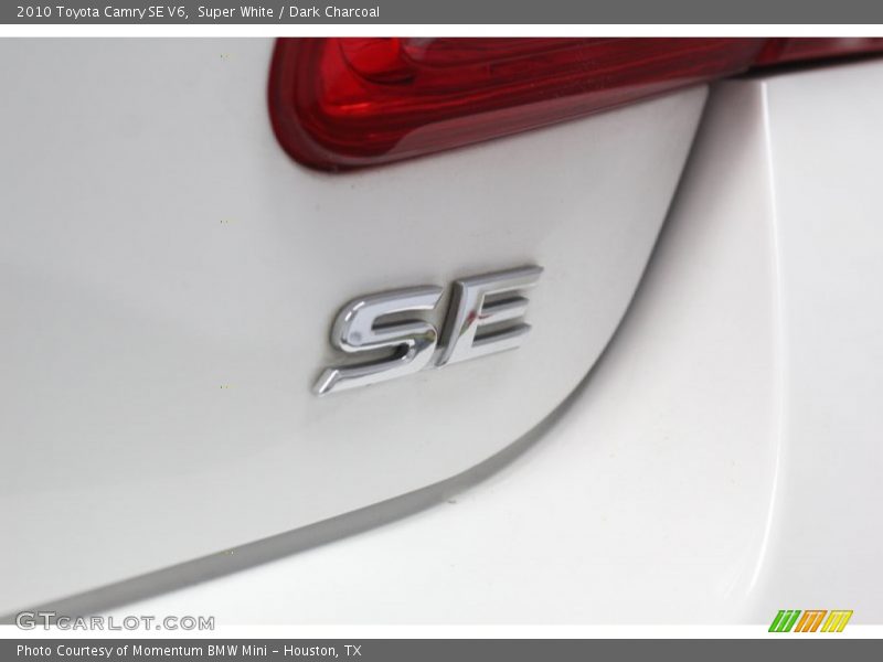 Super White / Dark Charcoal 2010 Toyota Camry SE V6