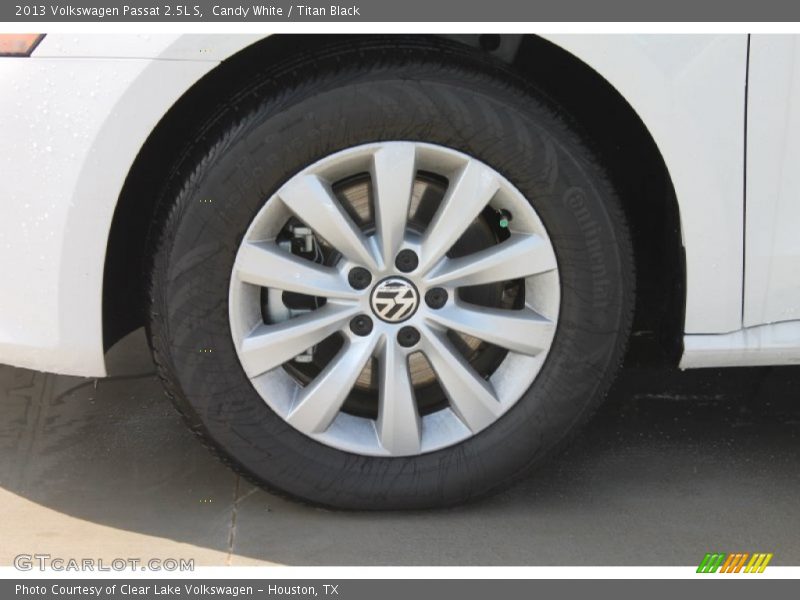 Candy White / Titan Black 2013 Volkswagen Passat 2.5L S