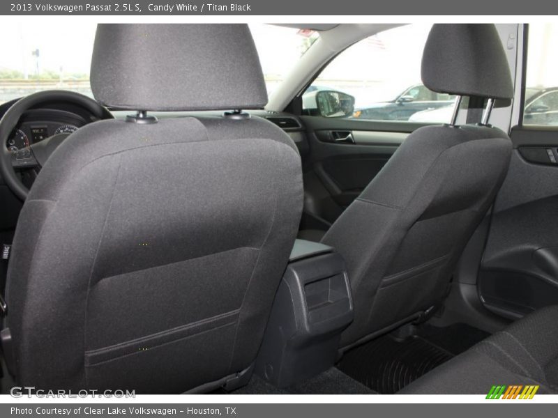 Candy White / Titan Black 2013 Volkswagen Passat 2.5L S