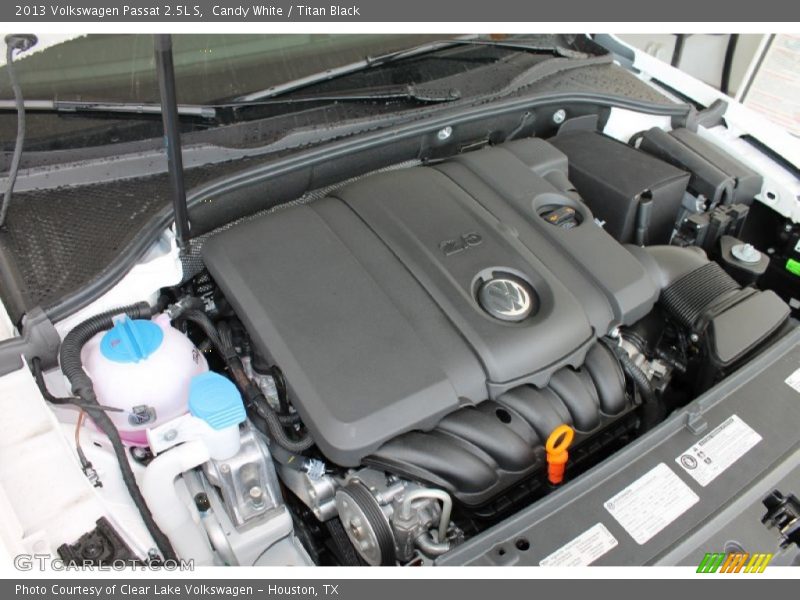 Candy White / Titan Black 2013 Volkswagen Passat 2.5L S