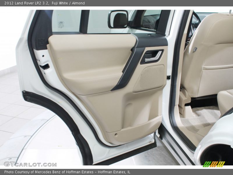 Fuji White / Almond 2012 Land Rover LR2 3.2