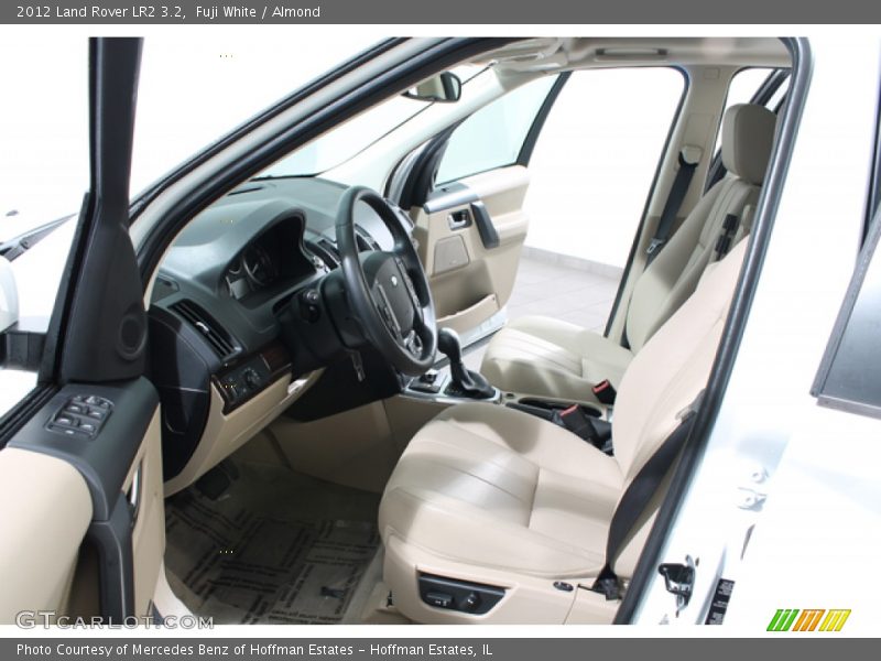 Fuji White / Almond 2012 Land Rover LR2 3.2