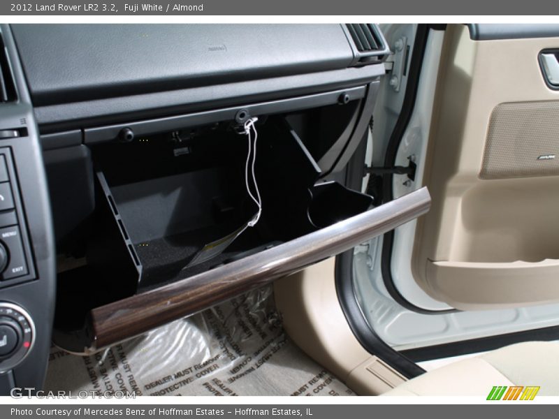 Fuji White / Almond 2012 Land Rover LR2 3.2