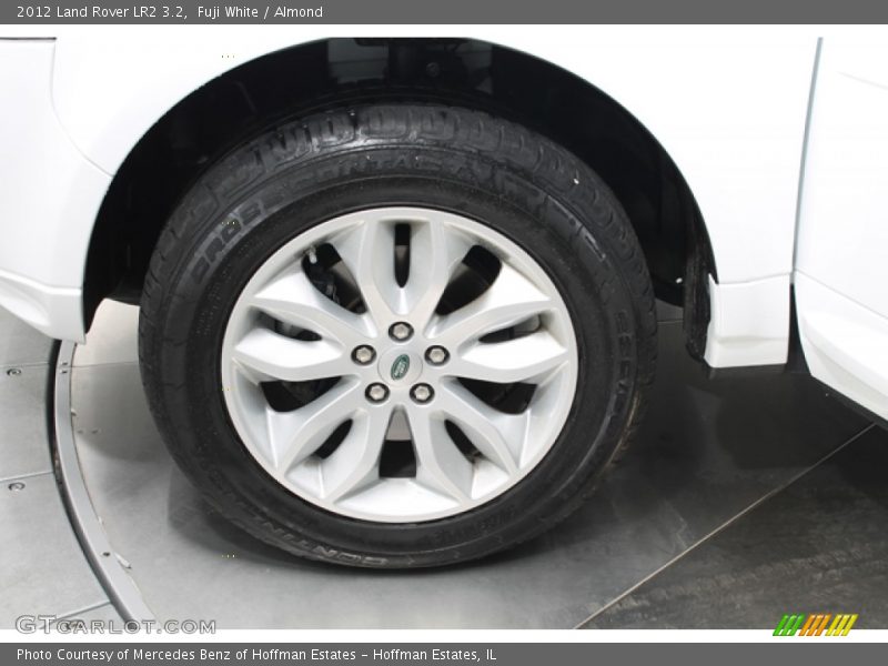 Fuji White / Almond 2012 Land Rover LR2 3.2