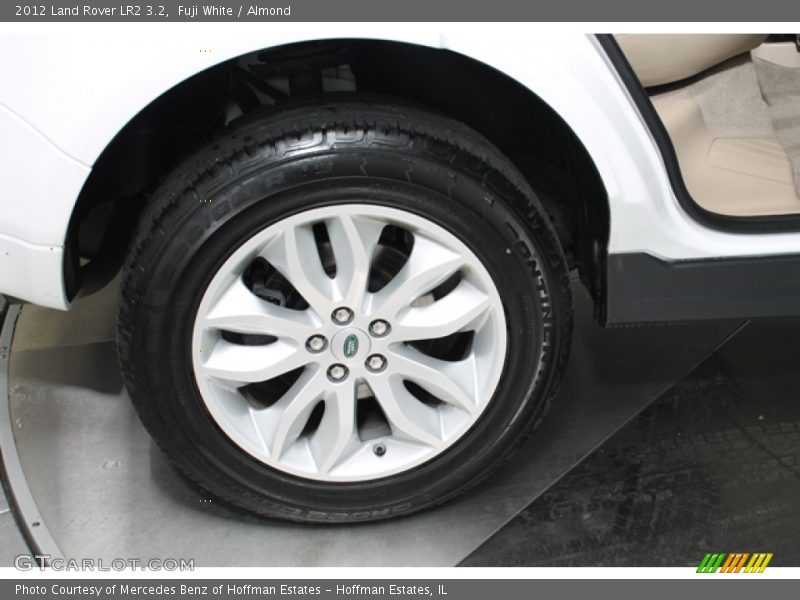 Fuji White / Almond 2012 Land Rover LR2 3.2