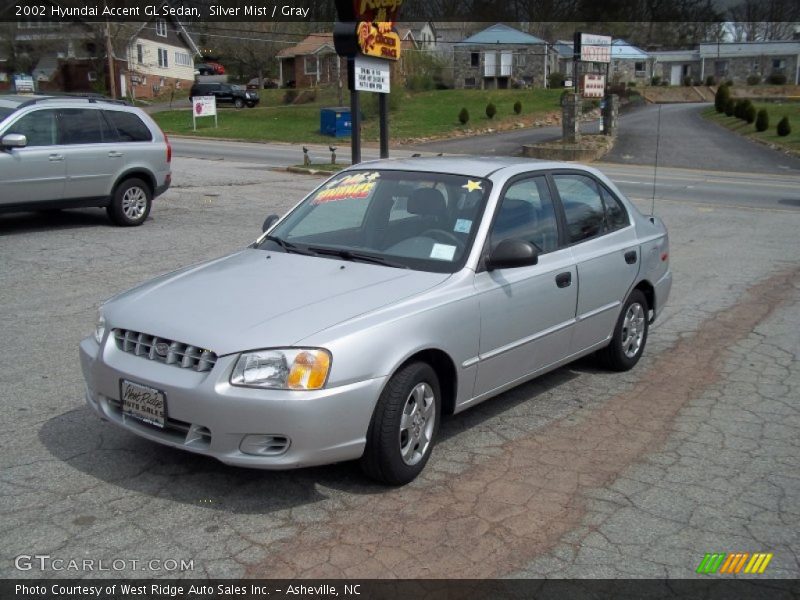 Front 3/4 View of 2002 Accent GL Sedan