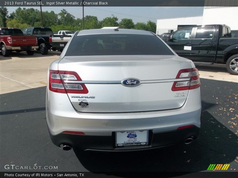Ingot Silver Metallic / Charcoal Black 2013 Ford Taurus SEL