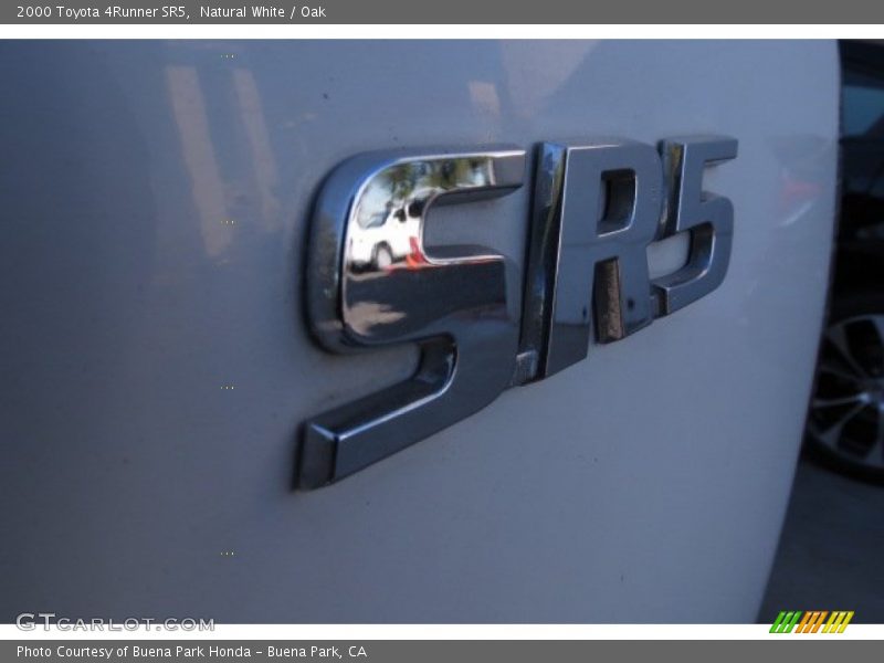 Natural White / Oak 2000 Toyota 4Runner SR5