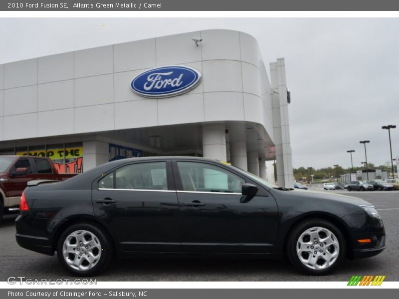 Atlantis Green Metallic / Camel 2010 Ford Fusion SE