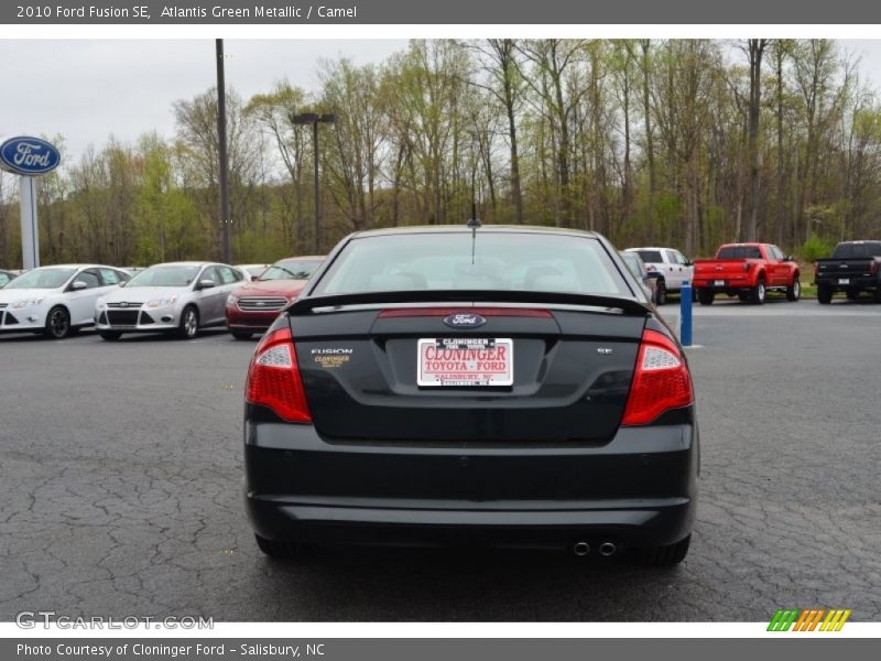 Atlantis Green Metallic / Camel 2010 Ford Fusion SE