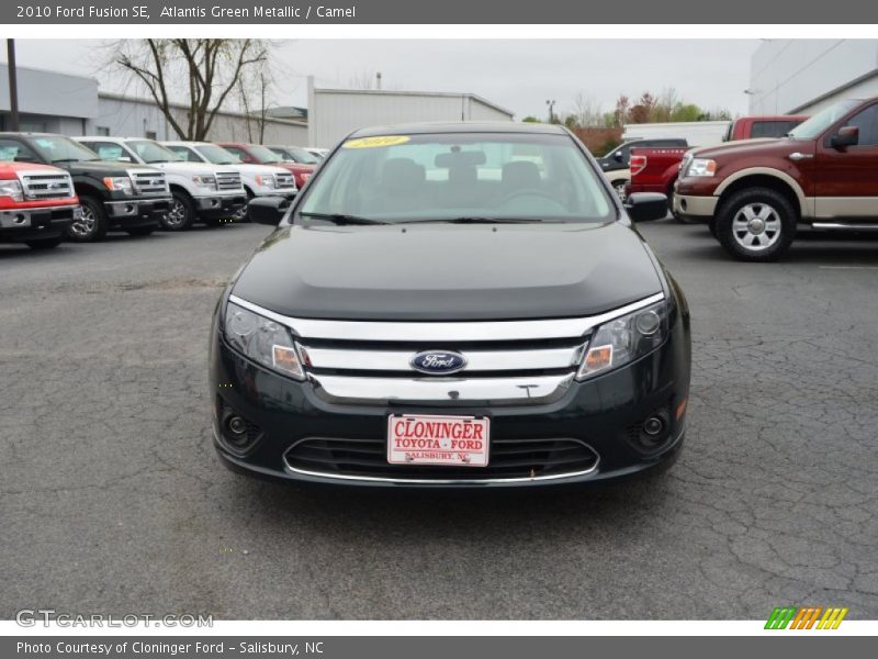 Atlantis Green Metallic / Camel 2010 Ford Fusion SE