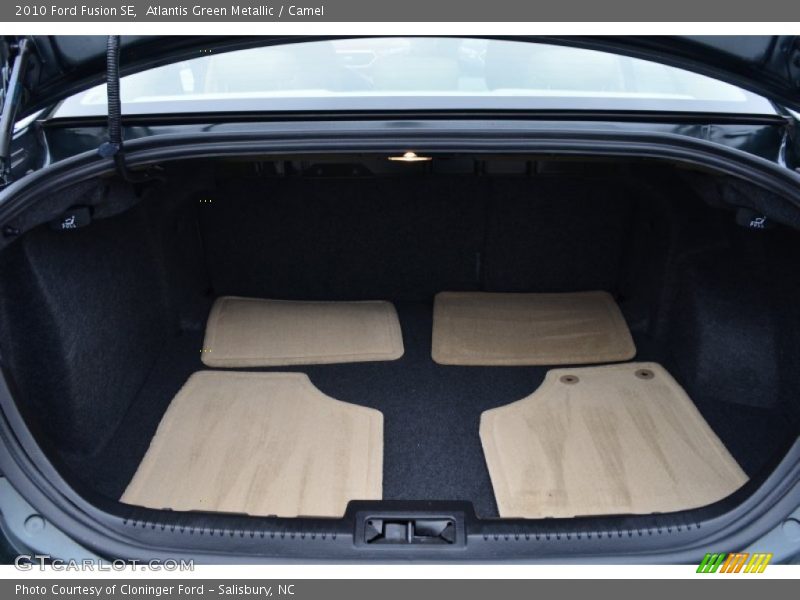 Atlantis Green Metallic / Camel 2010 Ford Fusion SE