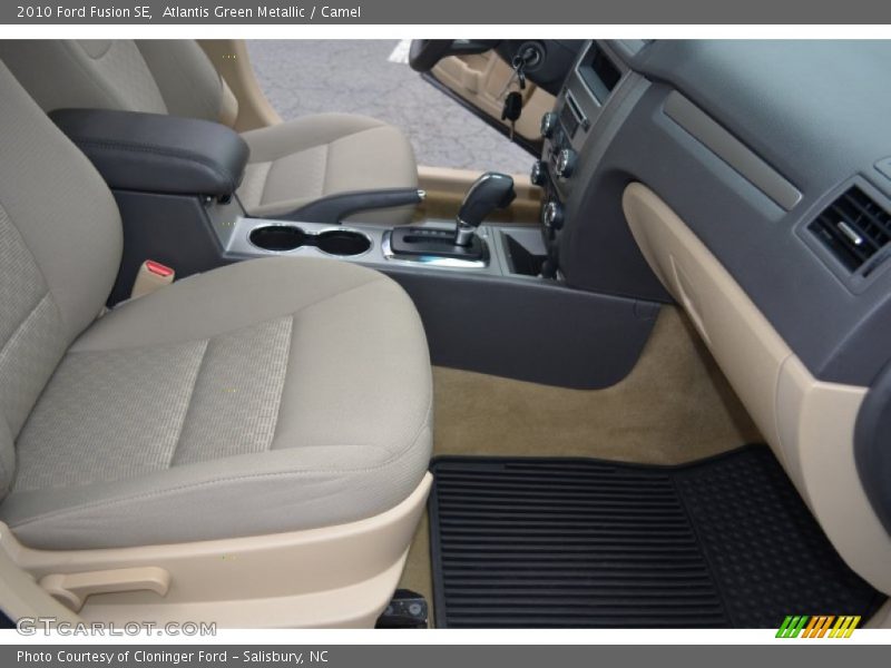 Atlantis Green Metallic / Camel 2010 Ford Fusion SE