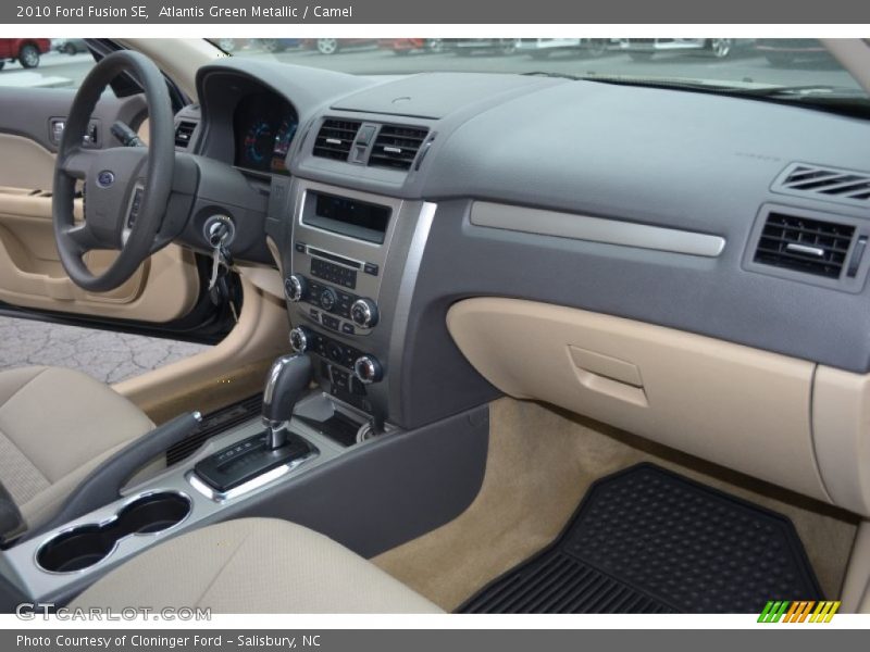Atlantis Green Metallic / Camel 2010 Ford Fusion SE