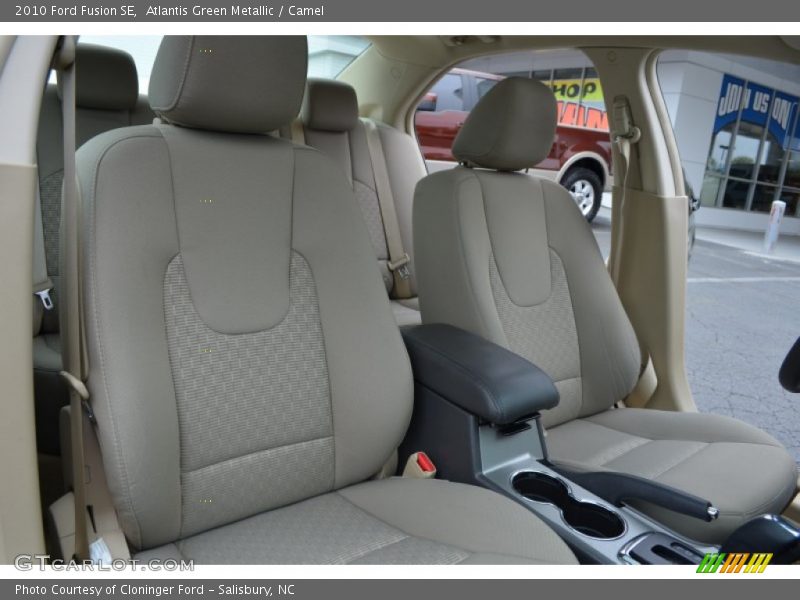 Atlantis Green Metallic / Camel 2010 Ford Fusion SE