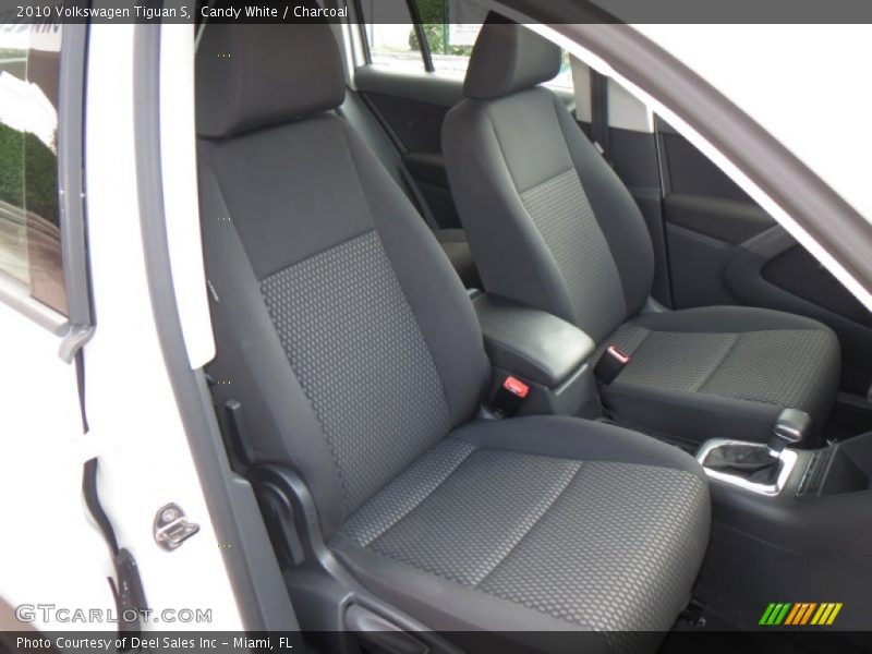 Front Seat of 2010 Tiguan S