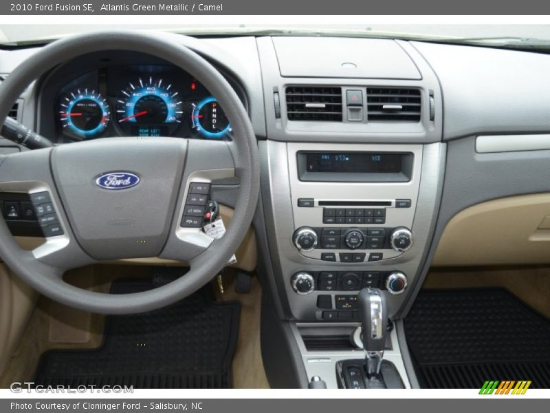 Atlantis Green Metallic / Camel 2010 Ford Fusion SE