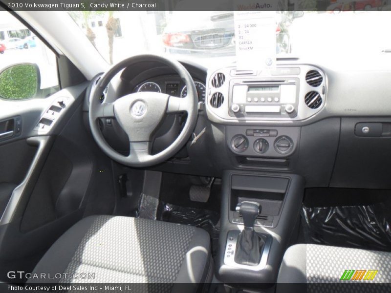 Dashboard of 2010 Tiguan S