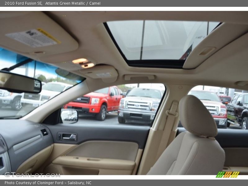 Atlantis Green Metallic / Camel 2010 Ford Fusion SE