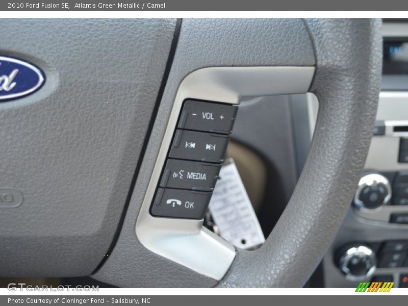 Atlantis Green Metallic / Camel 2010 Ford Fusion SE