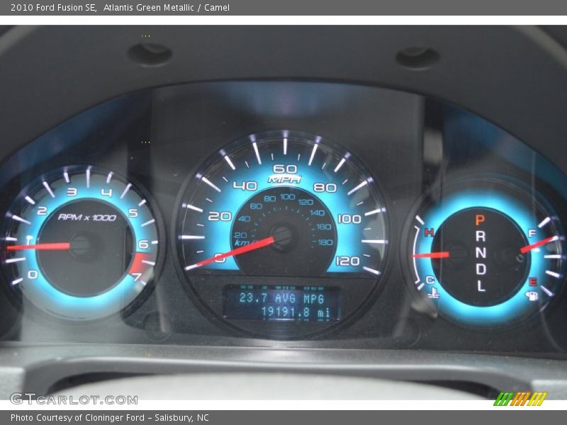 Atlantis Green Metallic / Camel 2010 Ford Fusion SE