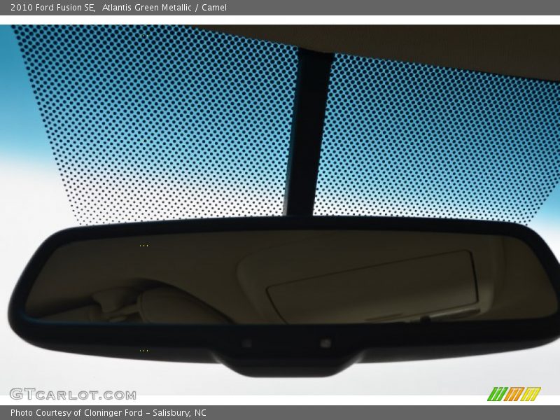 Atlantis Green Metallic / Camel 2010 Ford Fusion SE