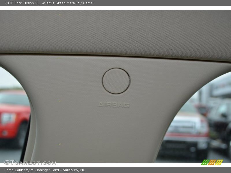 Atlantis Green Metallic / Camel 2010 Ford Fusion SE