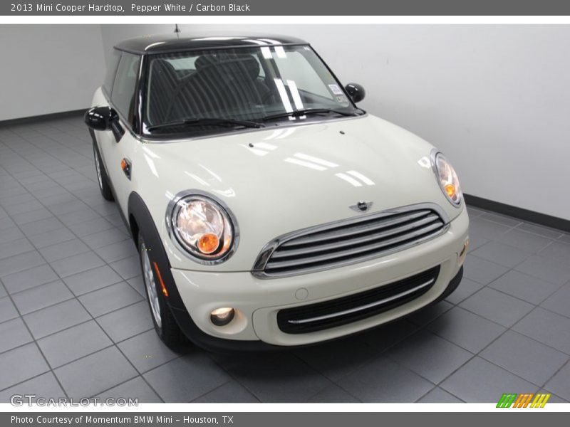 Pepper White / Carbon Black 2013 Mini Cooper Hardtop