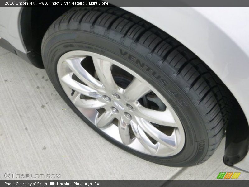 Ingot Silver Metallic / Light Stone 2010 Lincoln MKT AWD