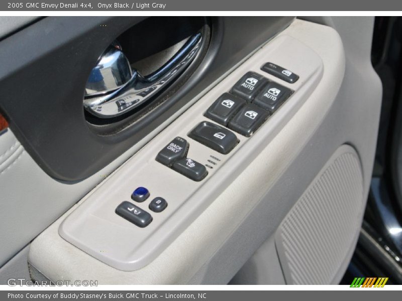 Onyx Black / Light Gray 2005 GMC Envoy Denali 4x4