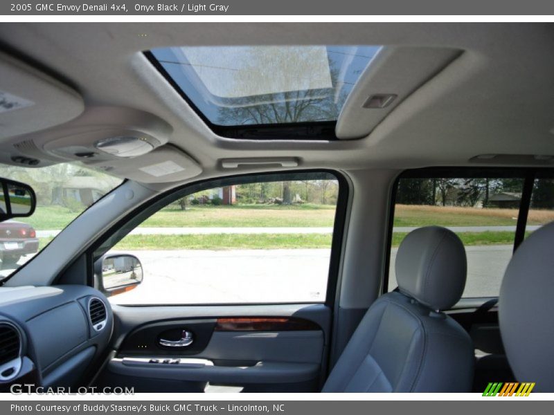Onyx Black / Light Gray 2005 GMC Envoy Denali 4x4