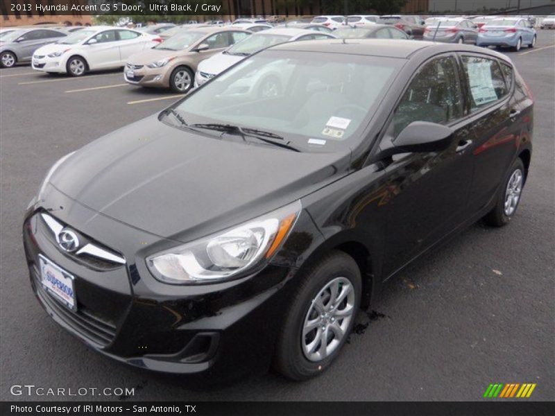 Ultra Black / Gray 2013 Hyundai Accent GS 5 Door