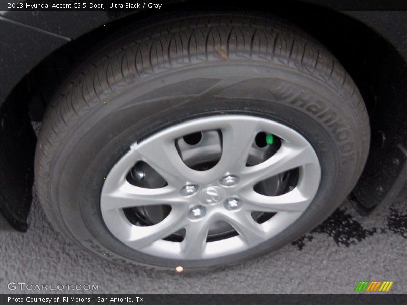 Ultra Black / Gray 2013 Hyundai Accent GS 5 Door