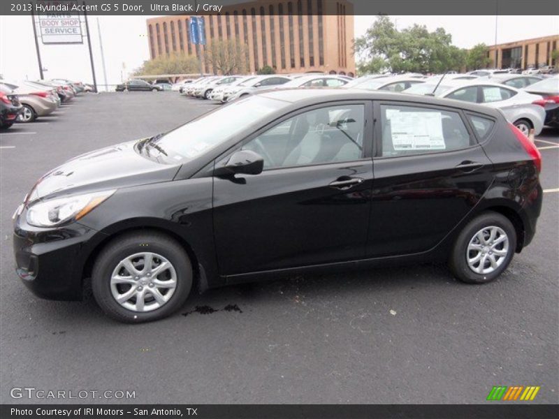 Ultra Black / Gray 2013 Hyundai Accent GS 5 Door