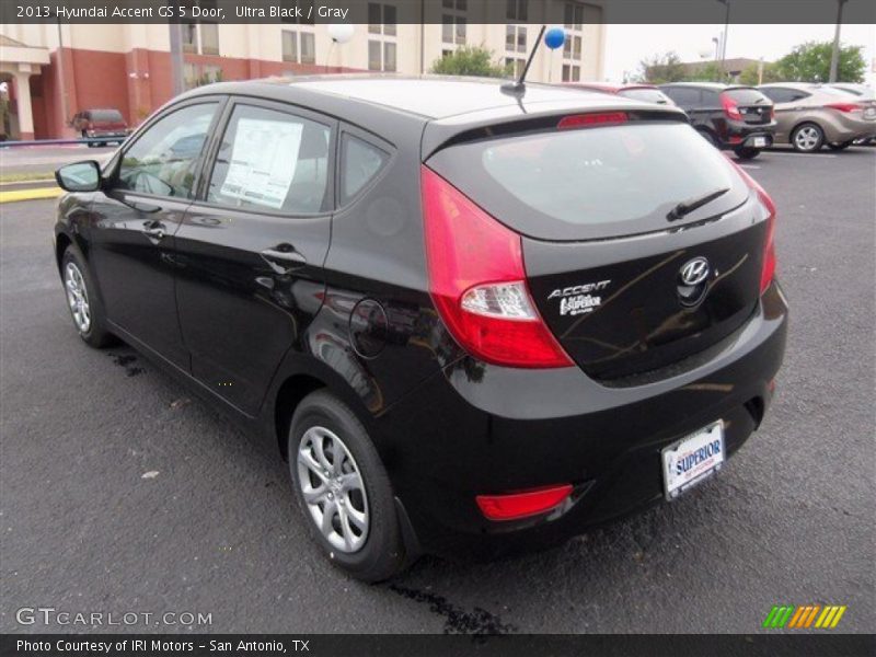 Ultra Black / Gray 2013 Hyundai Accent GS 5 Door