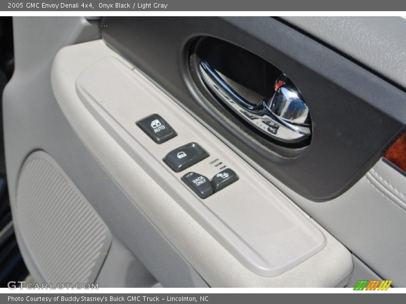 Onyx Black / Light Gray 2005 GMC Envoy Denali 4x4