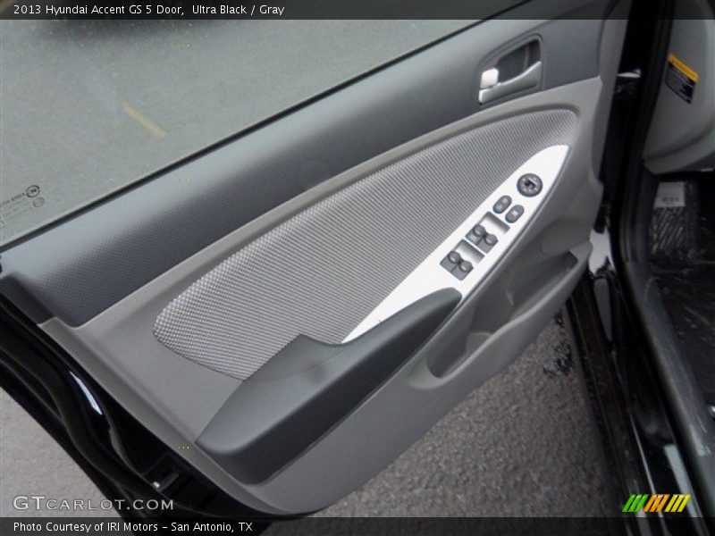 Ultra Black / Gray 2013 Hyundai Accent GS 5 Door