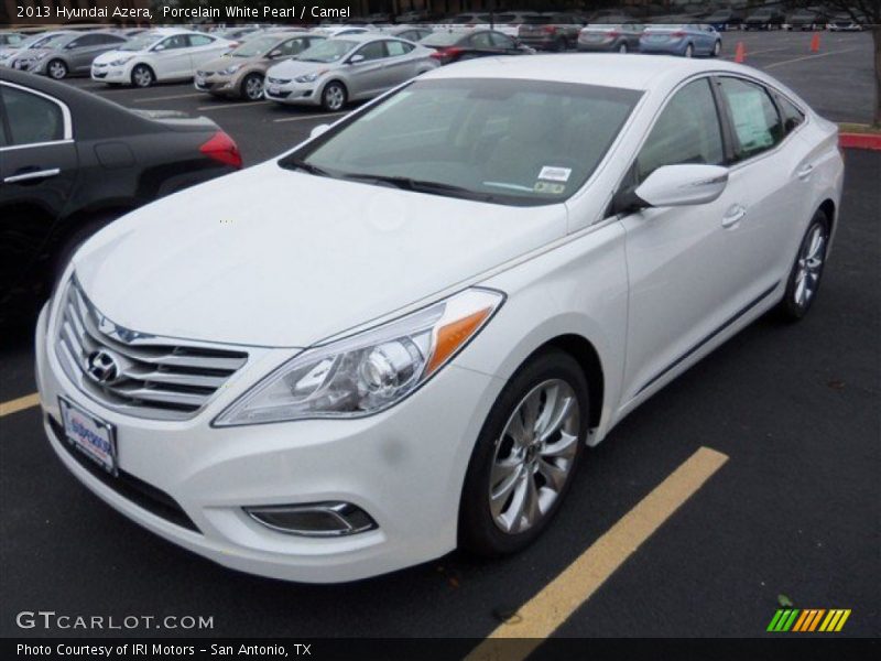 Front 3/4 View of 2013 Azera 