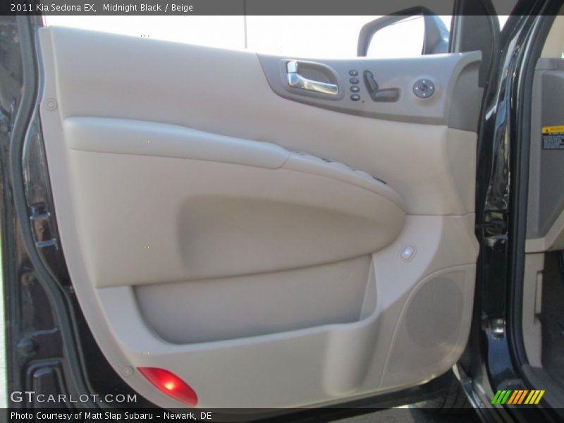 Midnight Black / Beige 2011 Kia Sedona EX