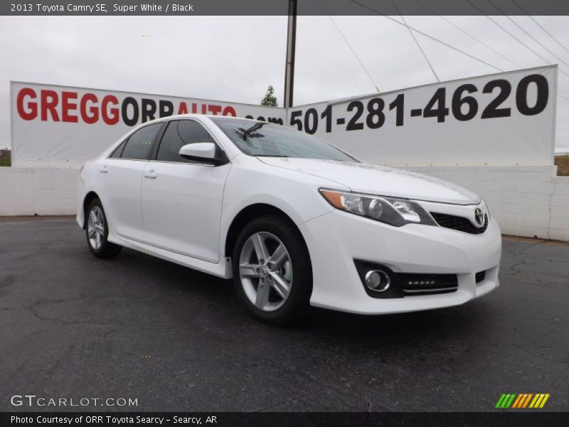 Super White / Black 2013 Toyota Camry SE