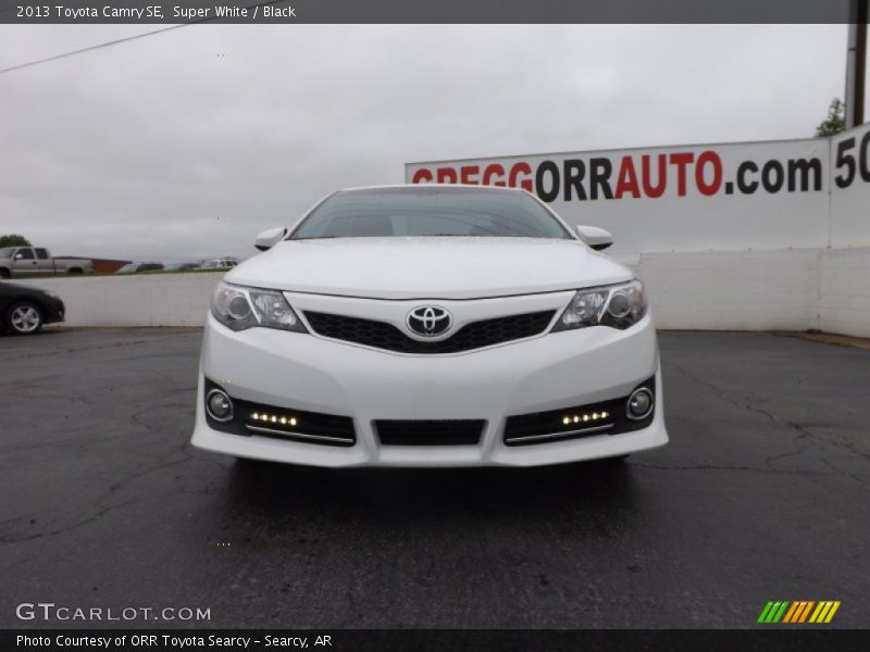 Super White / Black 2013 Toyota Camry SE