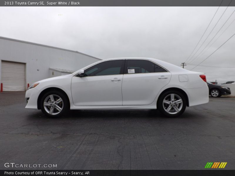Super White / Black 2013 Toyota Camry SE