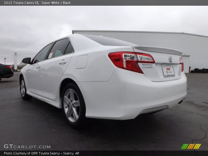 Super White / Black 2013 Toyota Camry SE