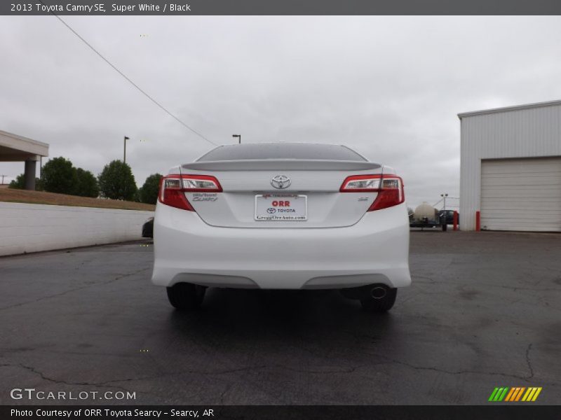 Super White / Black 2013 Toyota Camry SE