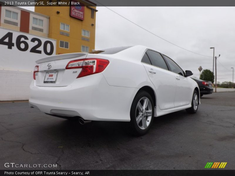 Super White / Black 2013 Toyota Camry SE