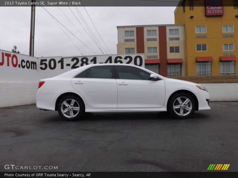 Super White / Black 2013 Toyota Camry SE