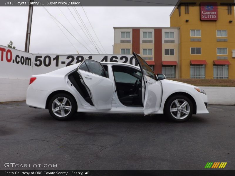 Super White / Black 2013 Toyota Camry SE